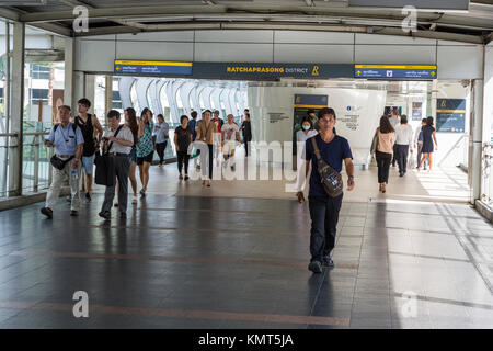 Bangkok, Tailandia. Passaggio pedonale per lo Skytrain. Foto Stock