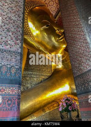 Bangkok, Tailandia. Buddha reclinato, Wat Pho tempio complesso. Foto Stock