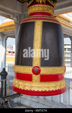 Bangkok, Tailandia. Campana al Wat Traimit Tempio del Buddha d'oro. Foto Stock