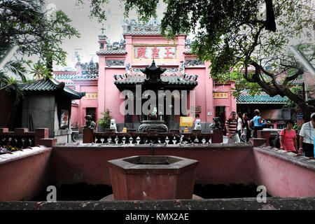 Antico tempio con uno stile cinese a Ho Chi Minh city, Ngoc Hoang pagoda, dove il presidente Obama visita quando è venuto in Vietnam, anche arte architettonica Foto Stock