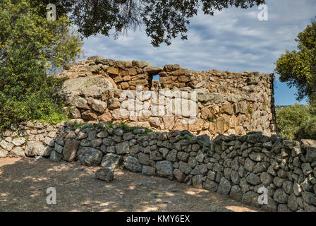 Nuraghe Albucciu, Età del Bronzo struttura megalitica, nei pressi di Arzachena, provincia di Sassari, Sardegna, Italia Foto Stock