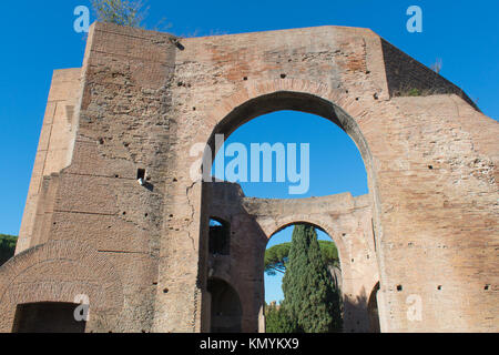Un arco nelle Terme di Caracalla. Roma, Italia. Foto Stock