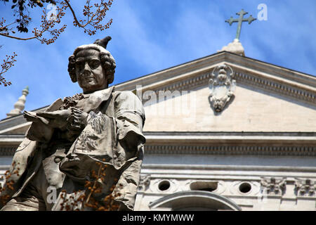 Statua poeta Pietro Metastasio in Corso Vittorio Emanuele II, Roma, Italia Foto Stock