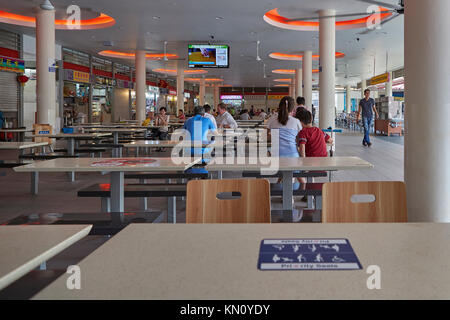 Food Court (Hawker Centro) del Tiong Bahru Mercato, Singapore. Foto Stock