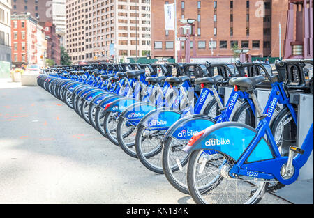 NEW YORK - Lug 10: Citi Stazione bike a Manhattan il 10 luglio 2015. NYC bike share sistema avviato di Manhattan e Brooklyn il 27 maggio 2013 Foto Stock