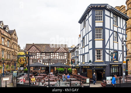 Shambles square nel quartiere storico di Manchester, Inghilterra, Regno Unito. Foto Stock