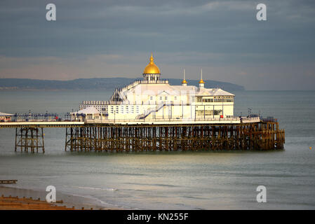 Eastbourne Pier al tramonto Foto Stock