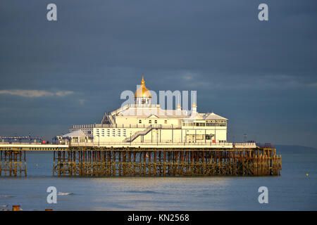 Eastbourne Pier al tramonto Foto Stock