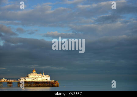 Eastbourne Pier al tramonto Foto Stock