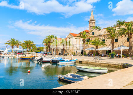 SPLITSKA PORT, ISOLA DI BRAC - 7 SET 2017: vista della bellissima Splitska porta sull isola di Brac, Croazia. Foto Stock