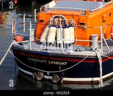 Lowestoft Lifeboat Spirit of Lowestoft, bagnino di classe Waveney ormeggiato a Marina, Lowestoft, Suffolk, Inghilterra, Regno Unito Foto Stock