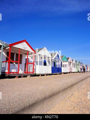 Beach Huts lungo il lungomare di Southwold, Southwold Promenade Beach Huts, Southwold, Suffolk, Inghilterra, Regno Unito Foto Stock