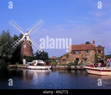 Hundett Mill on the River ANT, The Broads National Park, Stalham, Norfolk, Inghilterra, Regno Unito Foto Stock