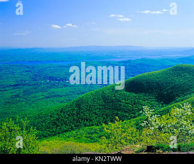 Ashokan serbatoio, da trascurare la montagna, Woodstock, nello Stato di New York, Stati Uniti d'America Foto Stock