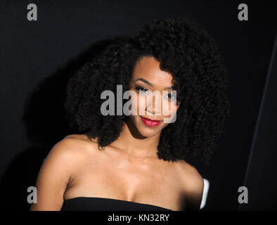 NEW YORK, NY - 09 ottobre: Sonequa Martin assiste The Walking Dead premiere al Madison Square Garden il 9 ottobre 2015 in New York City. Persone: Sonequa Martin Foto Stock