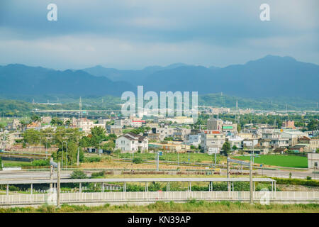 Rurale scena intorno a Miaoli alta velocità stazione ferroviaria a Taiwan Foto Stock