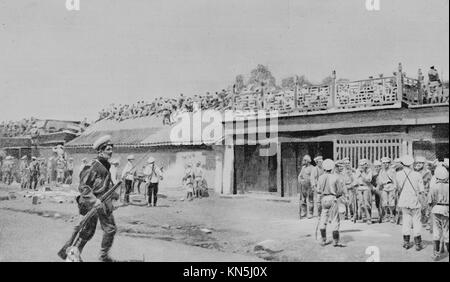 Boxer Rebellion 1900, Liberazione della Chiesa del Salvatore o della Cattedrale di PE-Tang, immagine del quotidiano settimanale francese l'Illustration, 3 novembre 1900, Foto Stock