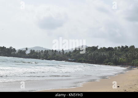 Spiaggia di sabbia di immagini. Raffreddare la spiaggia con nessun popolo. Bellissima spiaggia sfondo per sito web o desktop. Incredibile seashore / ocean / spiaggia vista. La splendida spiaggia Foto Stock