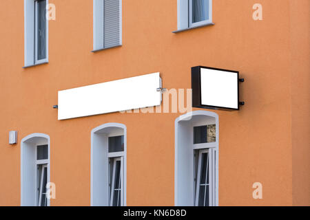 Il ristorante vuoto segno grande Billboard Banner angolo della costruzione Foto Stock