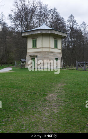 Stoccarda europeo Rotwildgehege Hut Park Germania Baerensee all'aperto deserto percorso nessuno autunno freddo Foto Stock