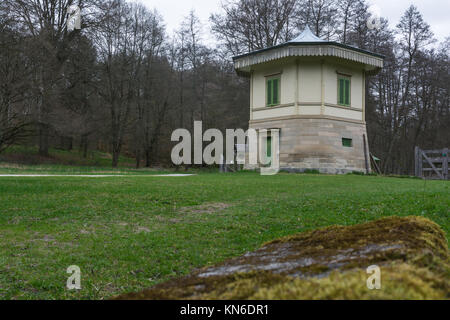 Stoccarda europeo Rotwildgehege Hut Park Germania Baerensee all'aperto deserto percorso nessuno autunno freddo Foto Stock