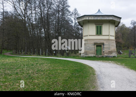 Stoccarda europeo Rotwildgehege Hut Park Germania Baerensee all'aperto deserto percorso nessuno autunno freddo Foto Stock