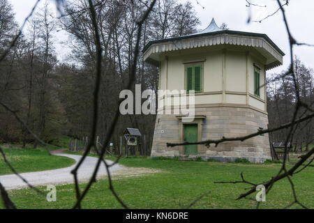 Stoccarda europeo Rotwildgehege Hut Park Germania Baerensee all'aperto deserto percorso nessuno autunno freddo Foto Stock