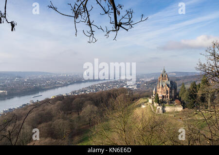 Panoramica del castello di Drachenburg Siebenbirge e Fiume Reno Bonn Germania Foto Stock