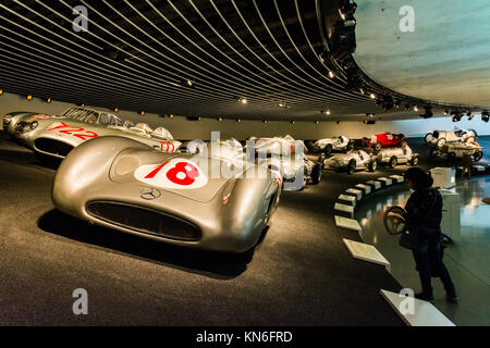 Museo Mercedes Primavera 2017 Interior Shot automobili Automotive Foto Stock