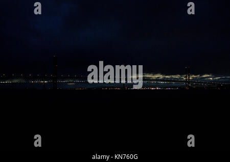 South Queensferry e il Forth Bridge 2017 Foto Stock