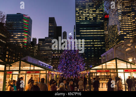 Bank of America inverno villaggio al Bryant Park di New York City, Stati Uniti d'America Foto Stock