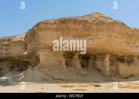 Grotte del canyon del deserto Namibe. Angola Foto Stock