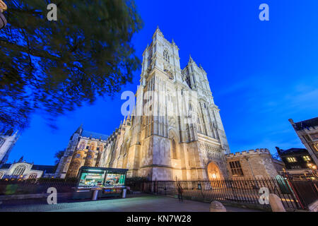 Londra, NOV 13: vista notturna della AWestminster Abbey con il veterano del giorno il Nov 13, 2015 a Londra, Regno Unito Foto Stock