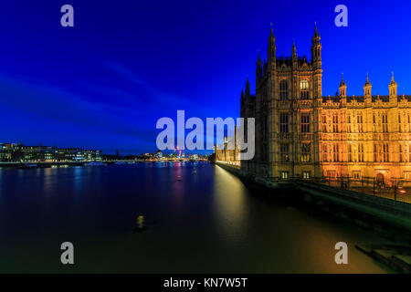 Londra, NOV 13: vista notturna del famoso Big Ben il Nov 13, 2015 a Londra, Regno Unito Foto Stock