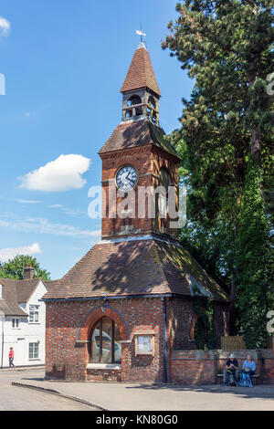 La Torre dell'Orologio, High Street, Wendover, Buckinghamshire, Inghilterra, Regno Unito Foto Stock