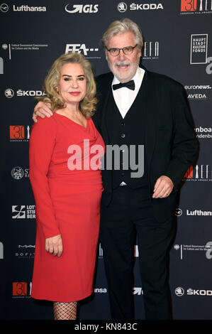 Peter Simonischek e da sua moglie Brigitte Karner frequentare il trentesimo European Film Awards 2017 all'Haus der Berliner Festspiele su dicembre 9, 2017 a Berlino, Germania. Foto Stock