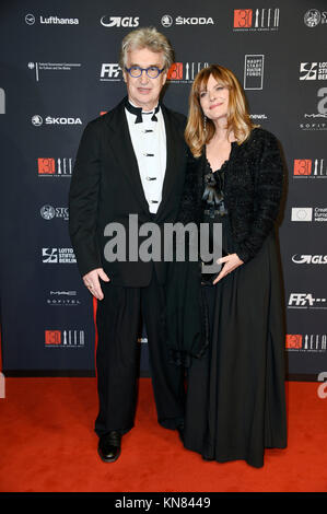 Wim Wenders e Nastassja Kinski frequentare il trentesimo European Film Awards 2017 all'Haus der Berliner Festspiele su dicembre 9, 2017 a Berlino, Germania. Foto Stock