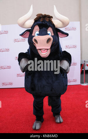 Los Angeles, CA, Stati Uniti d'America. Decimo Dec, 2017. - Ferdinand. ''Ferdinand'' speciale proiezione tenutasi al ventesimo secolo Fox Studio Lot - Zanuck Theatre di Los Angeles Credito: Birdie Thompson/AdMedia/ZUMA filo/Alamy Live News Foto Stock