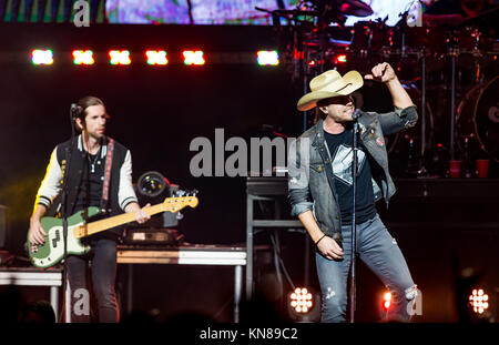 Las Vegas, NV, Stati Uniti d'America. Decimo Dec, 2017. ***La copertura della casa*** Dustin Lynch esegue al Chelsea al Cosmopolitan di Las Vegas in Las Vegas NV il 10 dicembre 2017. Credito: Erik Kabik Fotografia/media/punzone Alamy Live News Foto Stock