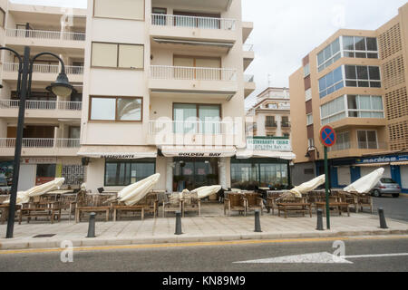 Moraira Costa Blanca, Spagna, 11 dicembre 2017. In alto mare e vento forte a 120km/h da storm Ana flood spiagge e causare danni in località sullo spagnolo Costas. Credito: Mick Flynn/Alamy Live News Foto Stock