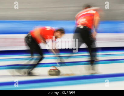 Pilsen, Repubblica Ceca. Decimo Dec, 2017. I giocatori in azione durante i Giochi Olimpici il torneo di qualificazione play off match Repubblica Ceca vs Danimarca a Pilsen, Repubblica Ceca, Dicembre 10, 2017. Credito: Miroslav Chaloupka/CTK foto/Alamy Live News Foto Stock