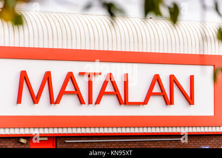 NORTHAMPTON, Regno Unito - 29 ottobre 2017: vista giorno colpo di Matalan logo in Sixfields Retail Park. Foto Stock