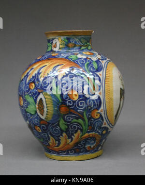 Giara globulare MET LC-02 5 14-004 188534 costruttore: Stile Domenico Veneziano, italiano, attivo da 1438?deceduto 1461 Firenze, giara globulare, fine XVI secolo, maiolica (terracotta smaltata in stagno), totale (confermato): 10 3/8 x 8 15/16 x 8 15/16 pollici. (26.4 x 22.7 x 22.7 cm). Il Metropolitan Museum of Art, New York. Dono di W. B. Osgood Field, 1902 (02.5.14) Foto Stock