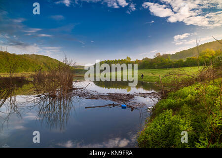 Alba sul lago in primavera Foto Stock