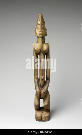 Questa scultura rappresenta una figura femminile della cultura Dege dal NDA, che illustra l'artigianato regionale, l'arte storica e la rappresentazione della forma. Foto Stock