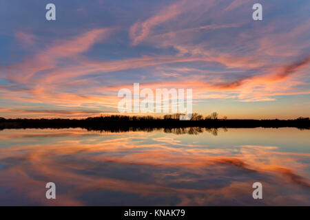 Tramonto su Ada Hayden lake, Ames, Iowa, USA. Foto Stock