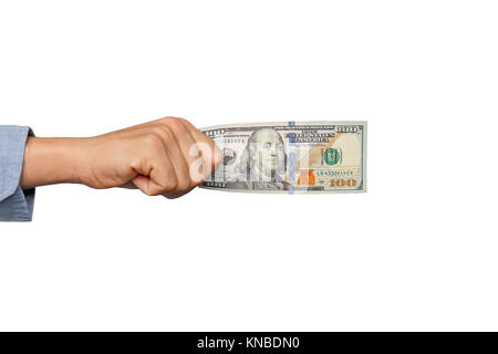 Di dollari in una mano d'uomo su uno sfondo bianco. 100 dollari americani in mano. L'uomo tira la sua mano accartocciate il nuovo progetto di legge. Foto Stock