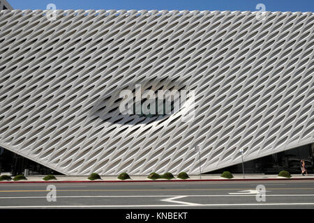 Vista esterna del museo ampio edificio su South Grand Avenue nel centro di Los Angeles, la California USA KATHY DEWITT Foto Stock