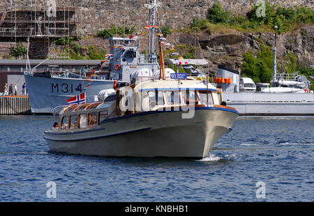 OSLO, Norvegia sulla luglio 09, 2010. Vista la vita di ingresso. Le navi in tour o ormeggiata presso la banchina. Uso editoriale. Foto Stock