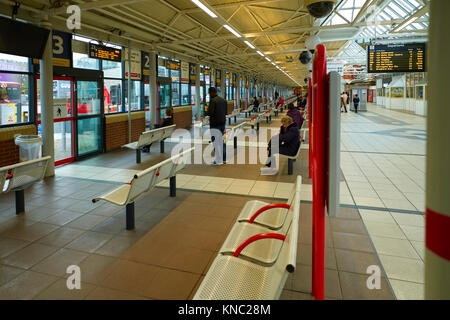 Leeds City Stazione Bus interno Foto Stock